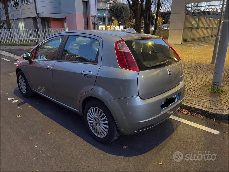 Usata Fiat Grande Punto 75 CV (55 kW) 2007 Grigio Utilitaria