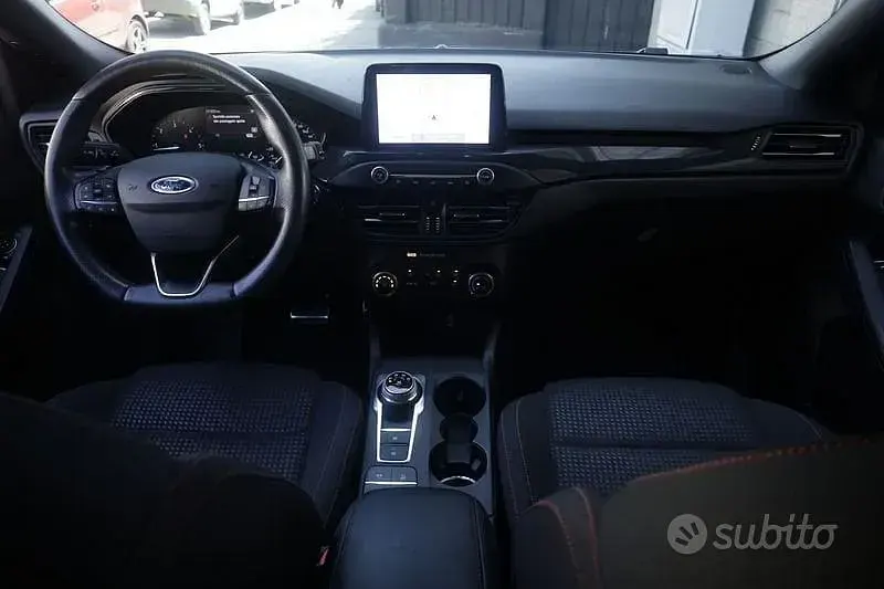 Usata Ford Focus ST-Line 120 CV (88 kW) 2020 Grigio Station wagon
