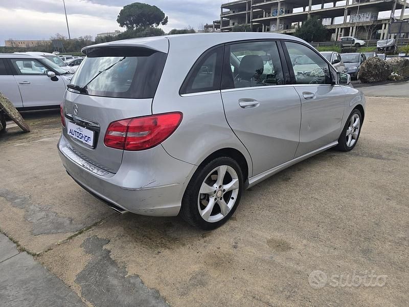 Usata Mercedes B180 Chrome 108 CV (79 kW) 2013 Grigio Monovolume