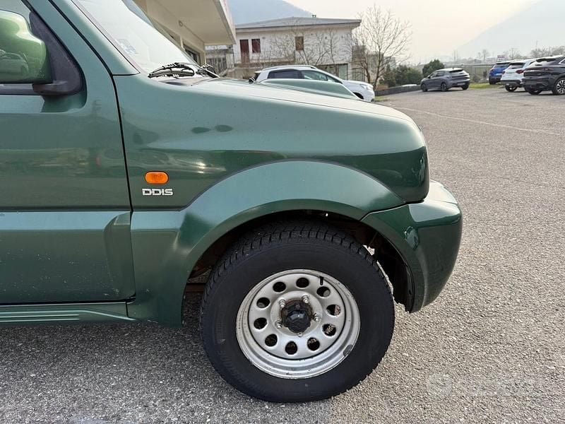 Usata Suzuki Jimny 86 CV (63 kW) 2011 Verde SUV