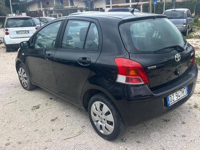 Usata Toyota Yaris 69 CV (50 kW) 2009 Blu Utilitaria