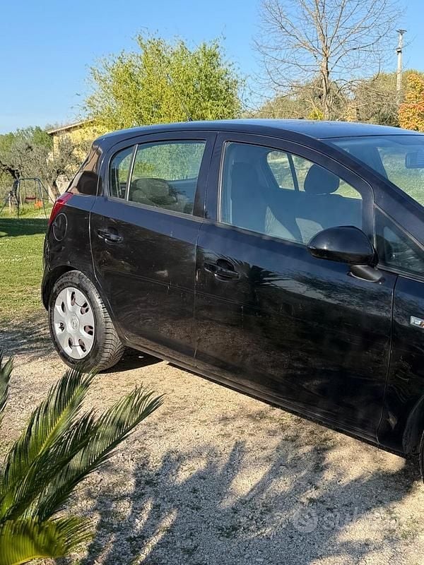 Usata Opel Corsa 75 CV (55 kW) 2014 Nero Utilitaria