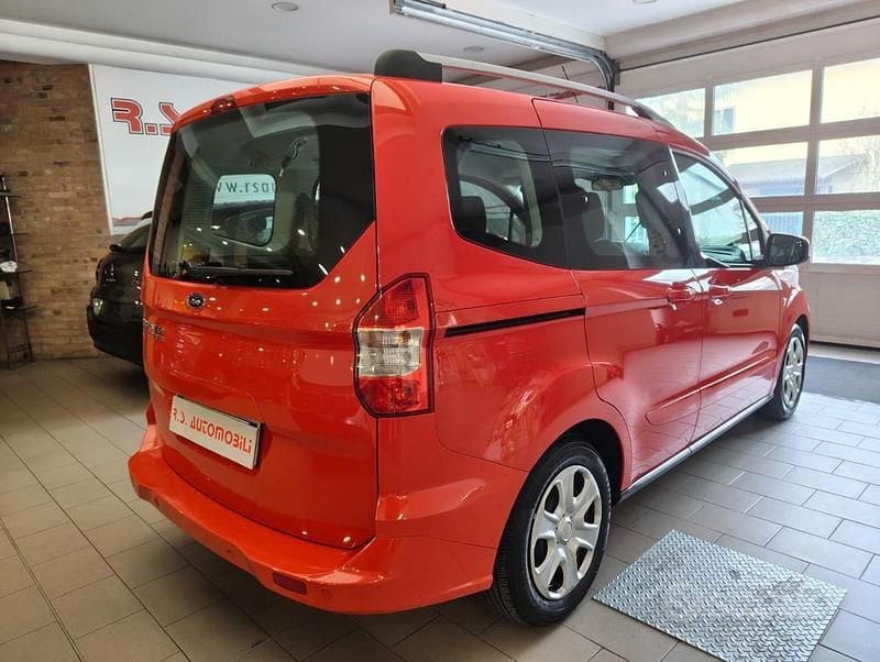 Usata Ford Tourneo Courier 101 CV (74 kW) 2019 Rosso Monovolume