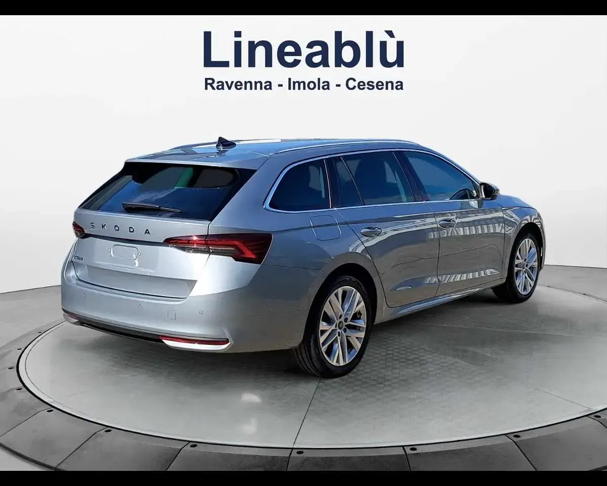 Nuova Skoda Octavia Style 150 CV (110 kW) 2026 Smokey diamondargento metalli Station wagon