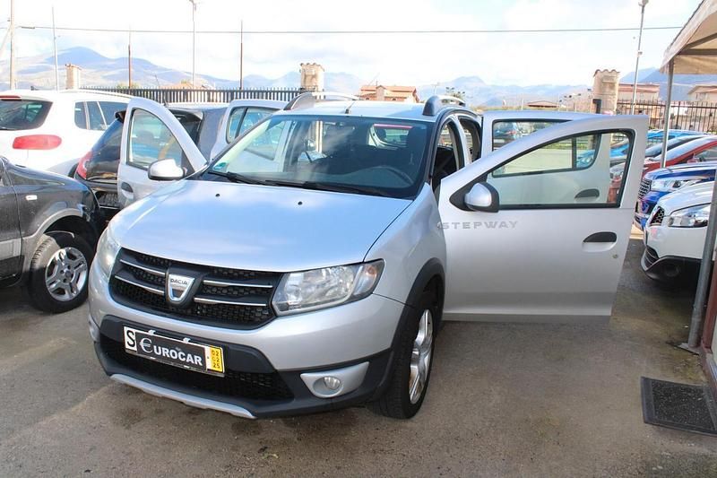 Usata Dacia Sandero Ambiance 89 CV (65 kW) 2015 Grigio Berlina