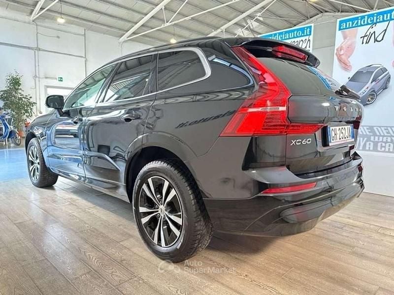 Usata Volvo XC60 Momentum 197 CV (144 kW) 2021 Nero metallizzato SUV