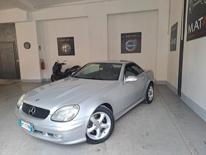 Usata Mercedes SLK320 218 CV (160 kW) 2000 Argento Cabrio