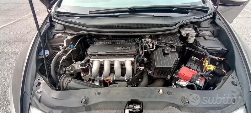 Usata Honda Civic 99 CV (72 kW) 2010 Marrone Berlina