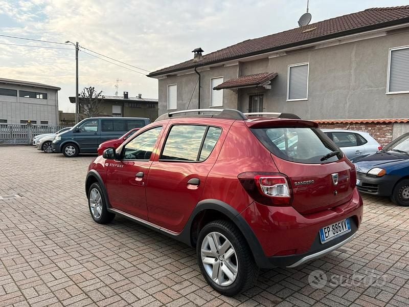 Usata Dacia Sandero Stepway 90 CV (66 kW) 2013 Rosso Berlina