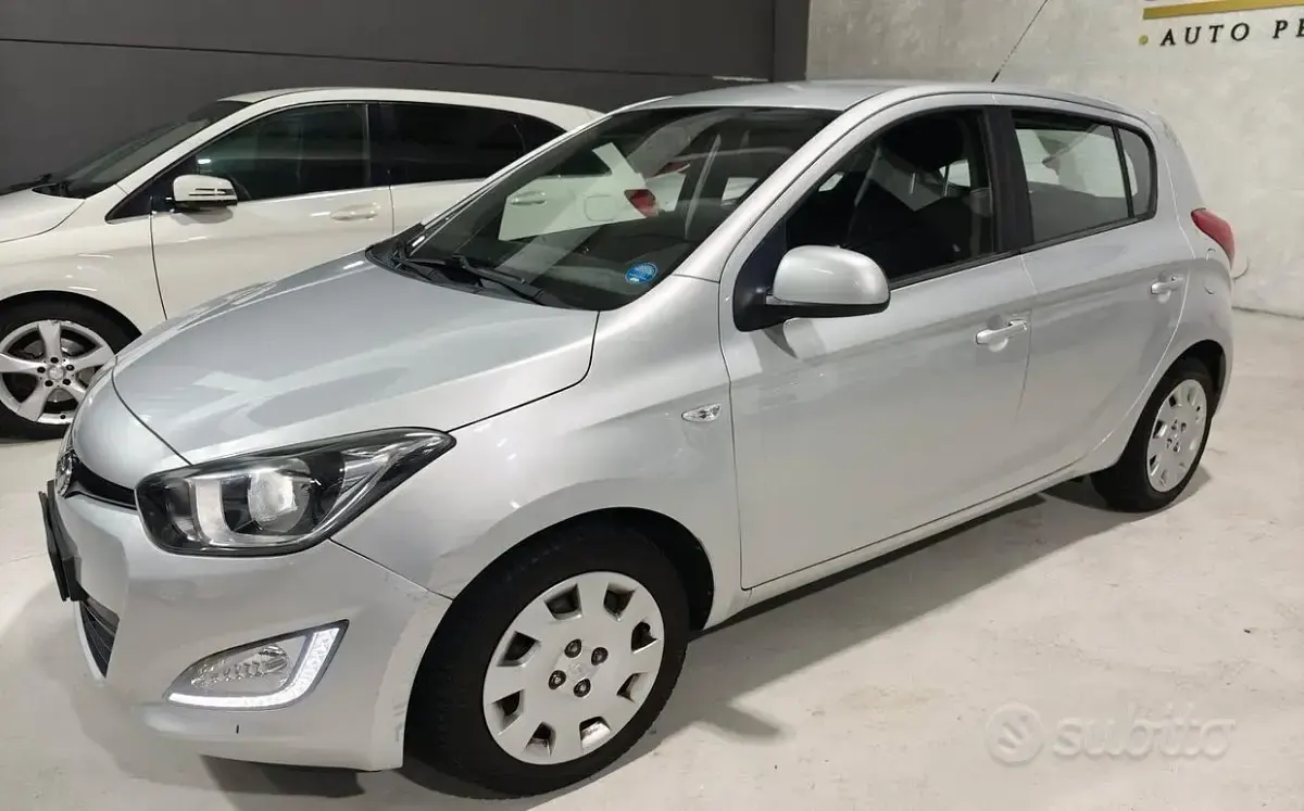 Usata Hyundai i20 84 CV (61 kW) 2013 Grigio Utilitaria
