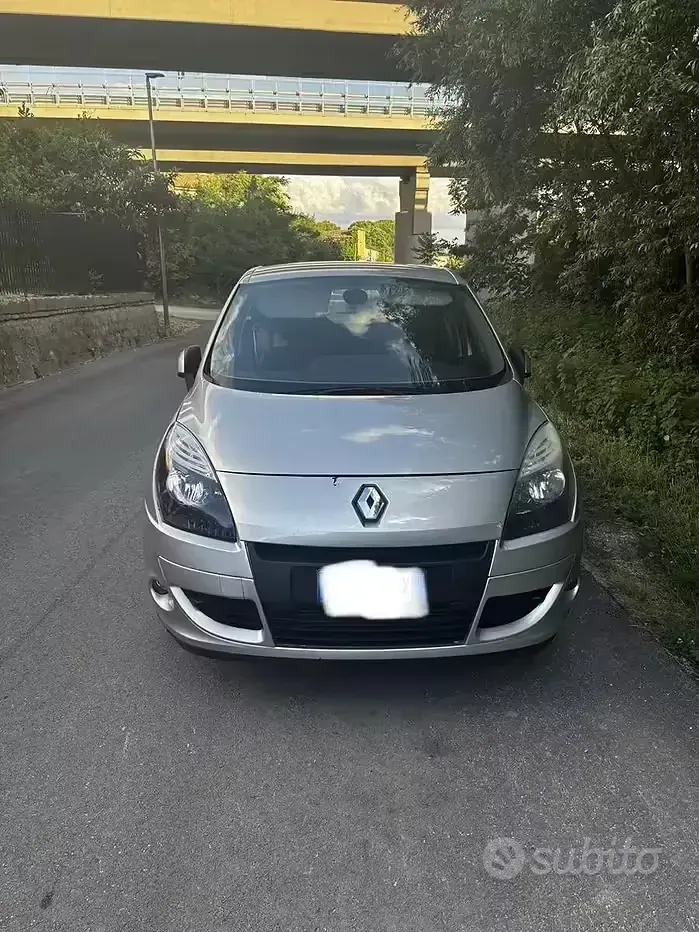 Usata Renault Scenic E-Tech 110 CV (80 kW) 2011 Grigio Monovolume