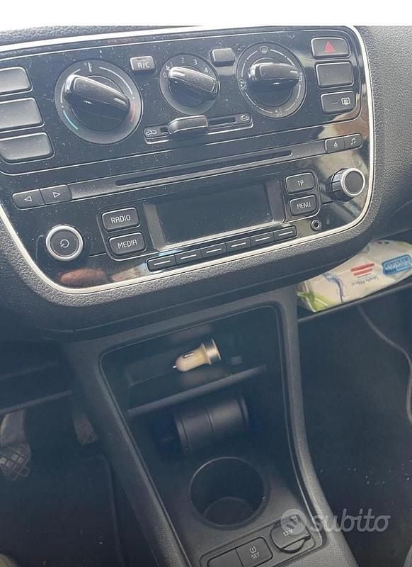 Usata VW up! 60 CV (44 kW) 2015 Grigio Utilitaria