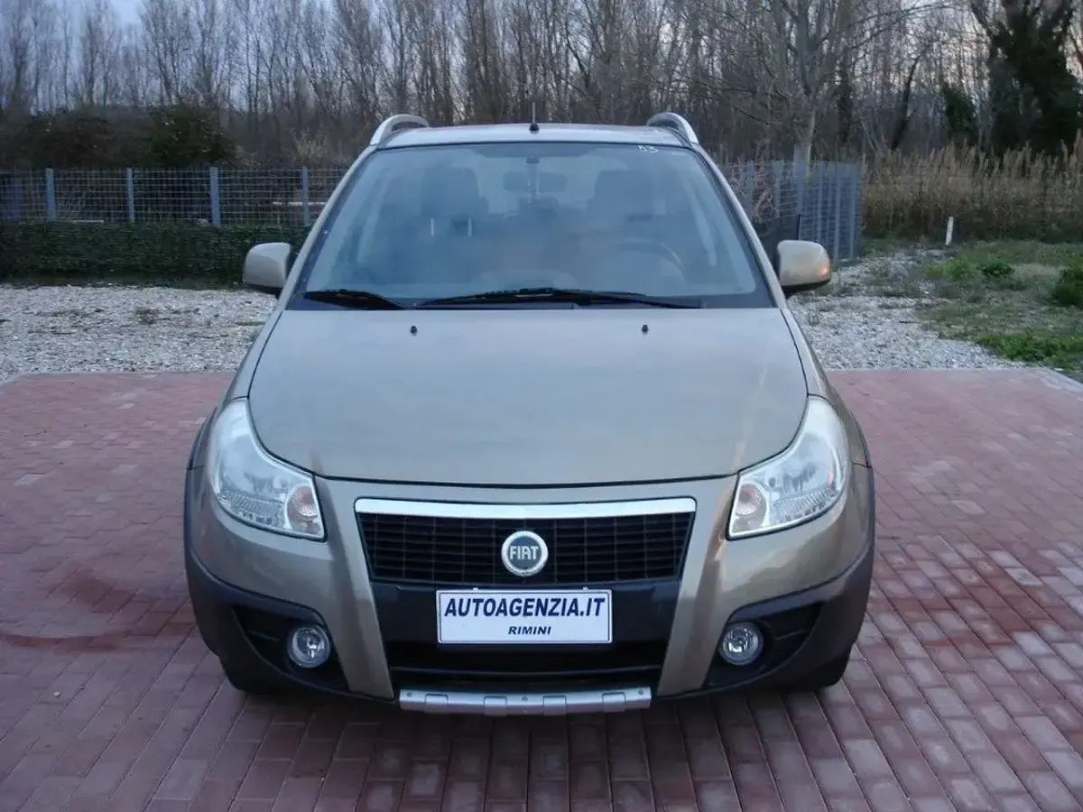 Usata Fiat Sedici Emotion 120 CV (88 kW) 2007 Grigio sabbia SUV
