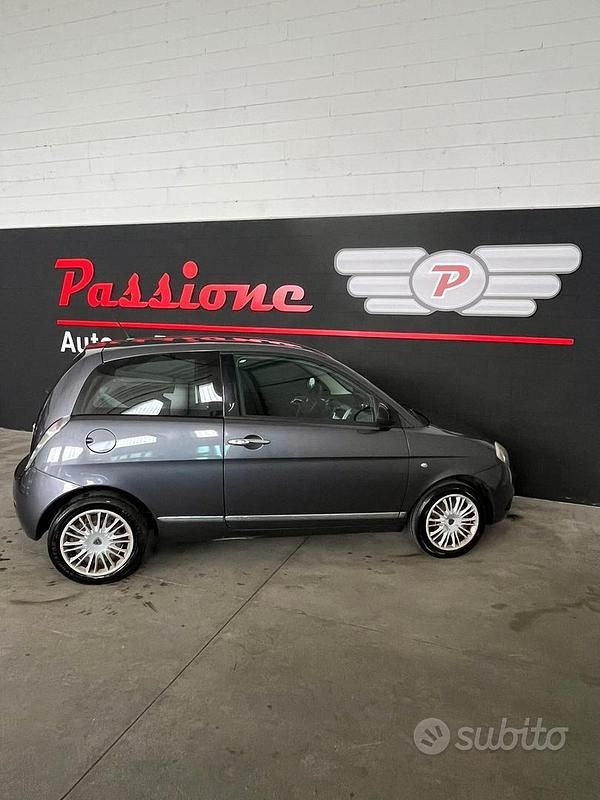 Usata Lancia Ypsilon 69 CV (50 kW) 2011 Grigio Utilitaria