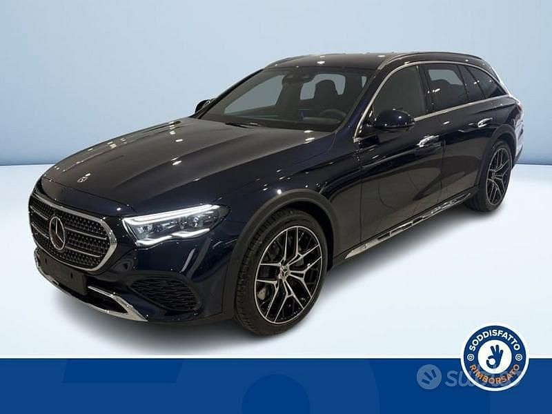Blu Nuova 2025 Mercedes E220 Premium Tre volumi | 80.050 € (Super prezzo) - Immagine 1/3