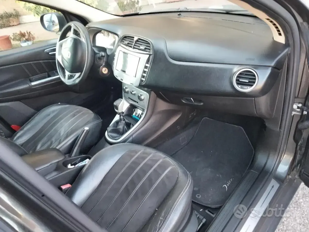 Usata Lancia Delta 120 CV (88 kW) 2010 Marrone Utilitaria