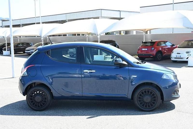 Usata Lancia Ypsilon Silver 69 CV (50 kW) 2022 Blu Utilitaria