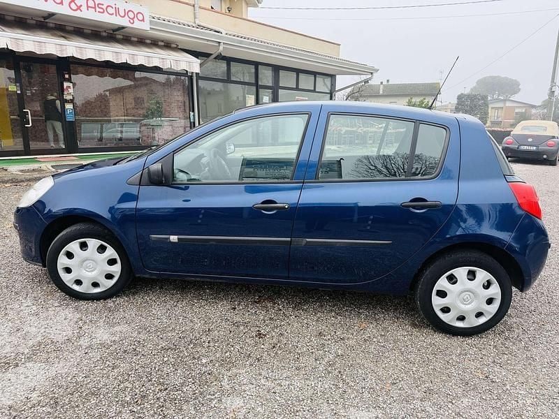 Usata Renault Clio II 75 CV (55 kW) 2006 Blu Berlina
