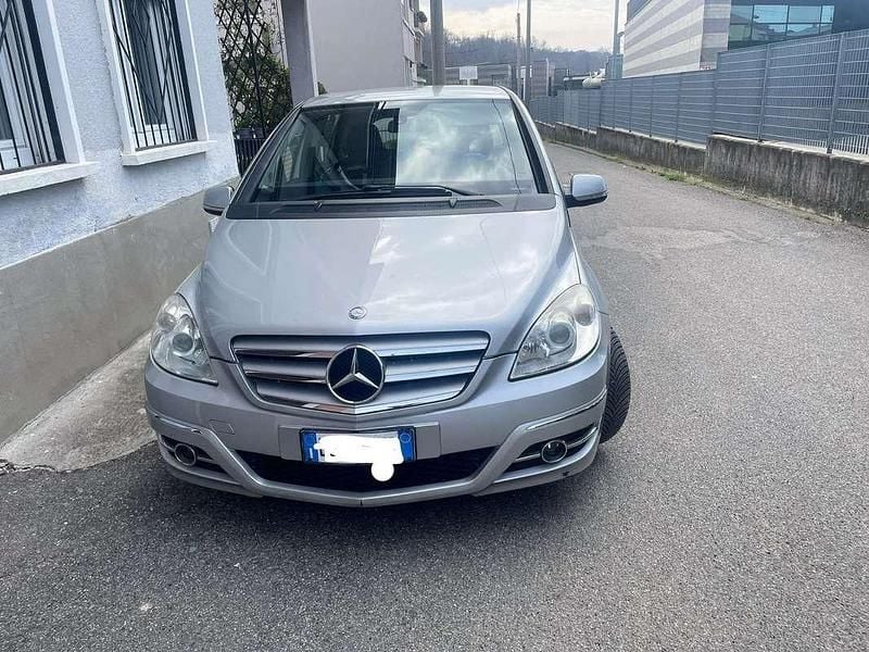 Usata Mercedes B180 Premium 109 CV (80 kW) 2011 Argento Monovolume