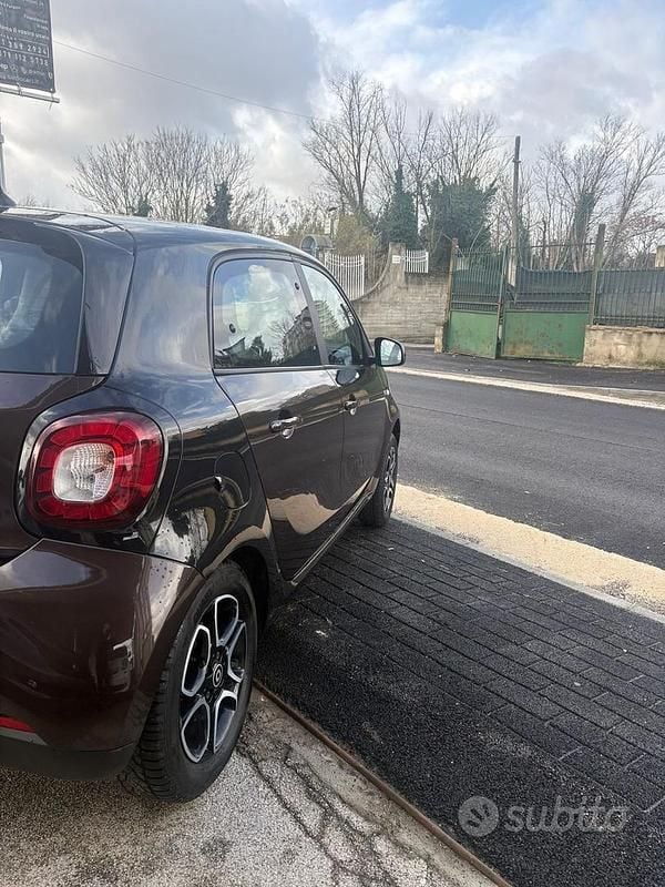Usata Smart ForFour Superpassion 90 CV (66 kW) 2018 Marrone Utilitaria