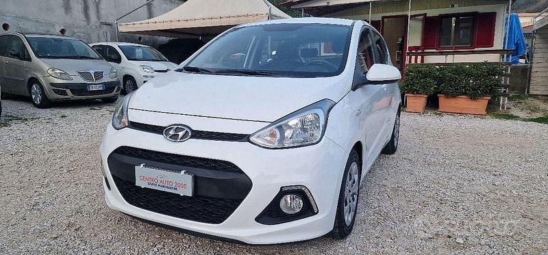 Usata Hyundai i10 Edition 67 CV (49 kW) 2015 Bianco Utilitaria