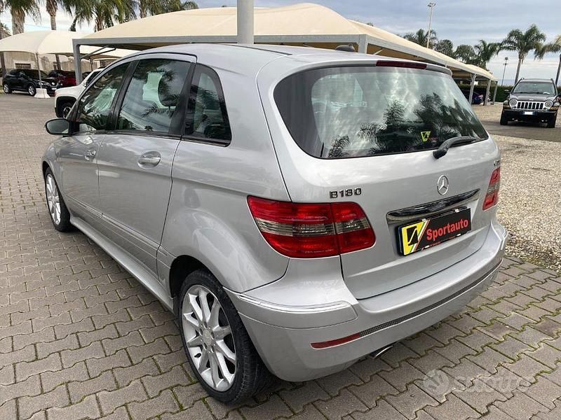 Usata Mercedes B180 109 CV (80 kW) 2008 Grigio Monovolume