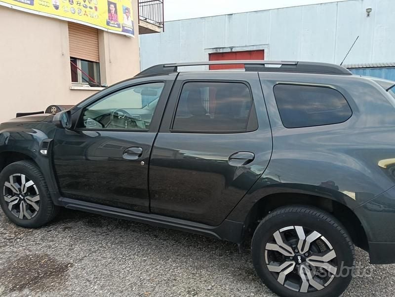 Usata Dacia Duster 101 CV (74 kW) 2023 Verde Berlina