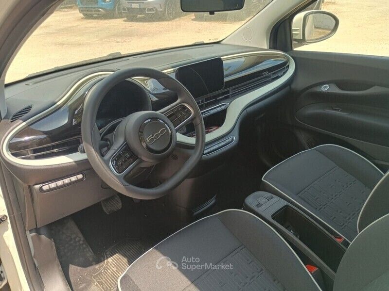 Ny Fiat 500e Action 42 kW (58 HK) 2025 Vit Sedan