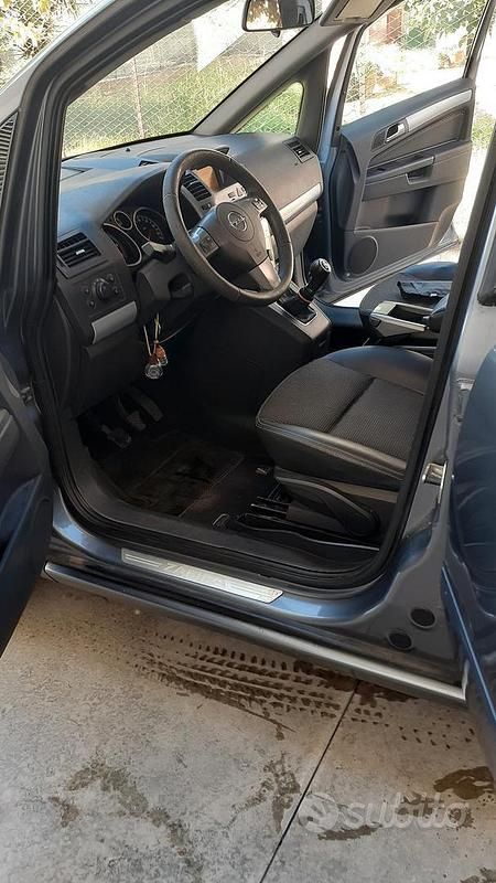 Usata Opel Zafira 125 CV (91 kW) 2007 Monovolume
