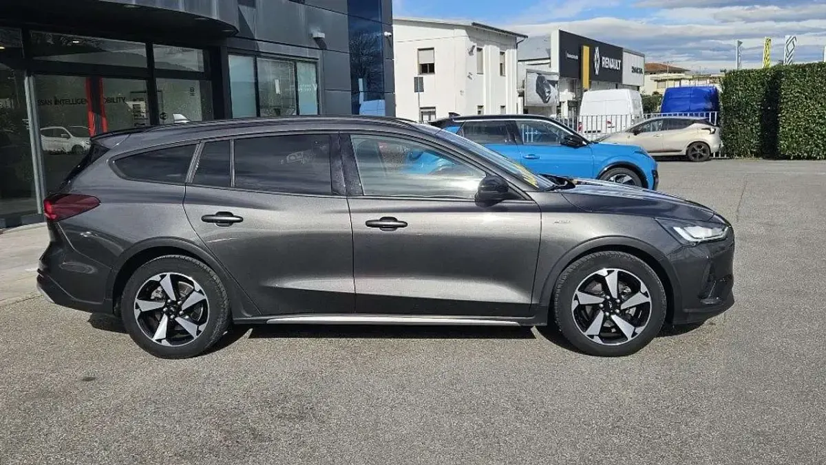 Usata Ford Focus Active 120 CV (88 kW) 2022 Grigio Station wagon
