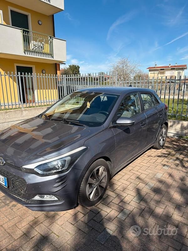 Usata Hyundai i20 90 CV (66 kW) 2016 Grigio Berlina