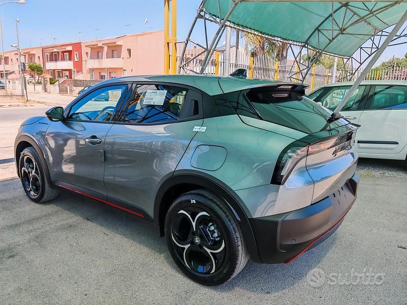 Nuova Alfa Romeo GT Junior Edizione Speciale 136 CV (100 kW) 2025 Grigio SUV