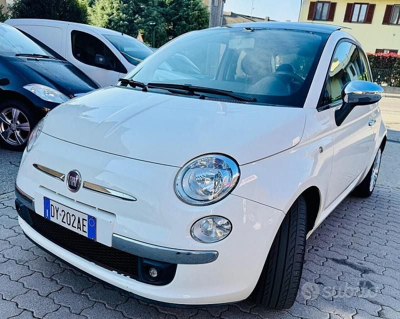 Bianco Usata 2009 Fiat 500 Lounge Tre volumi | 4900 € (Ottimo prezzo) - Immagine 1/4