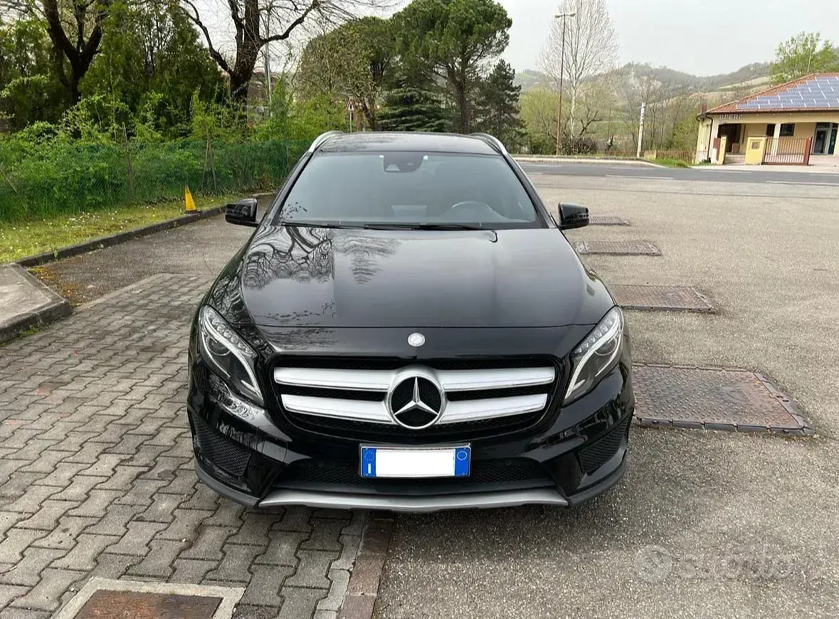 Usata Mercedes GLA200 AMG 109 CV (80 kW) 2017 Nero SUV