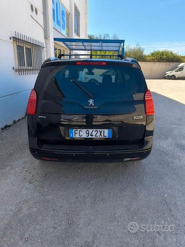 Usata Peugeot 5008 120 CV (88 kW) 2016 Nero Monovolume