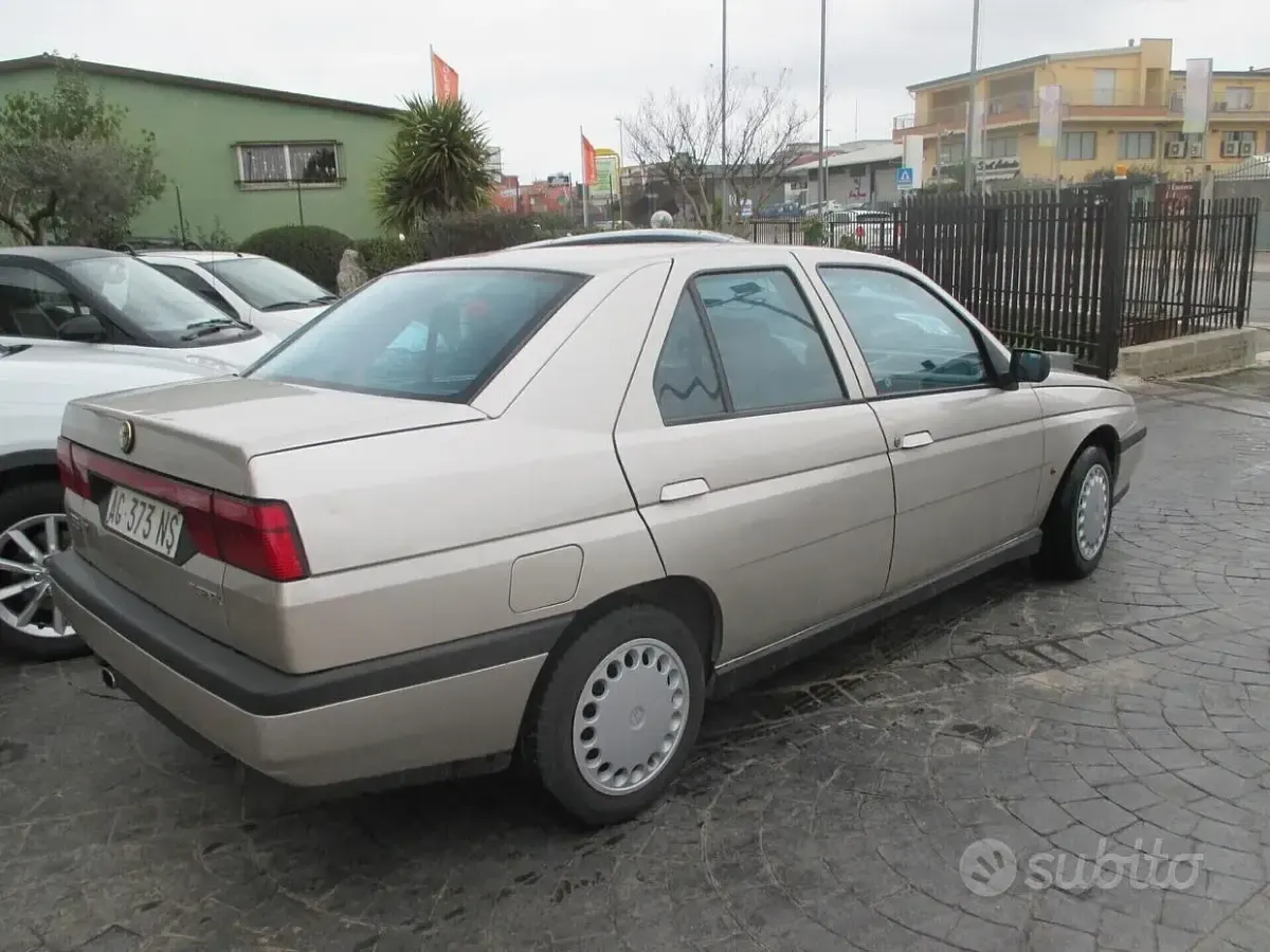 Usata Alfa Romeo 155 116 CV (85 kW) 1995 Grigio Berlina