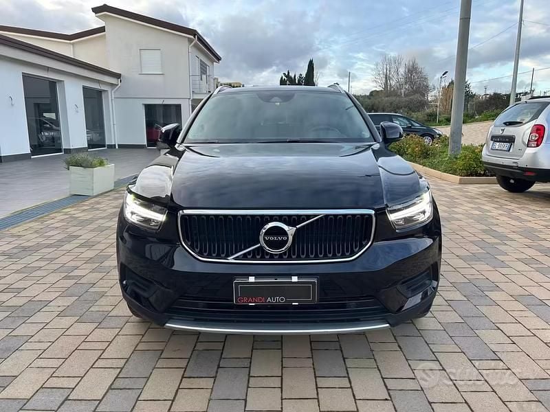 Usata Volvo XC40 Momentum 150 CV (110 kW) 2020 Nero SUV