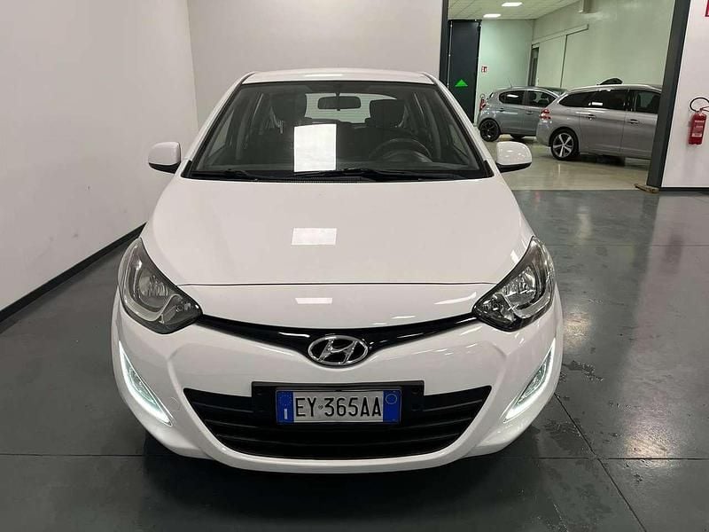 Usata Hyundai i20 Classic 84 CV (61 kW) 2015 Polar white Utilitaria