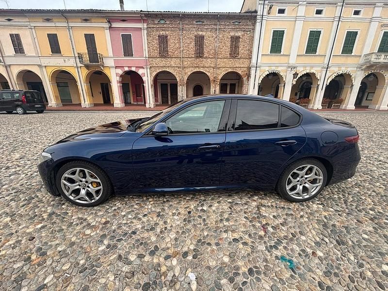 Usata Alfa Romeo Giulia Executive 160 CV (117 kW) 2019 Blu Berlina