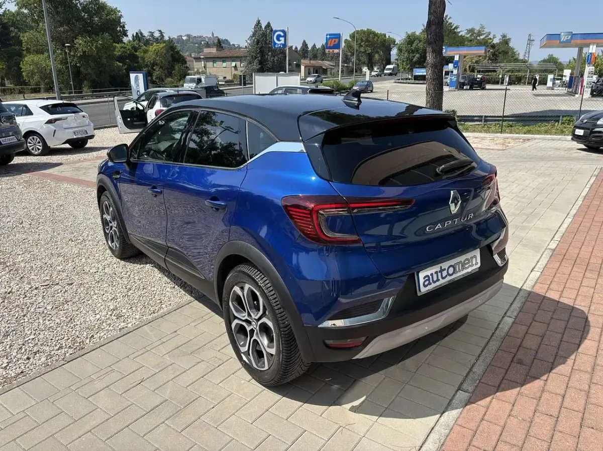 Usata Renault Captur Techno 101 CV (74 kW) 2023 Blu/azzurro SUV