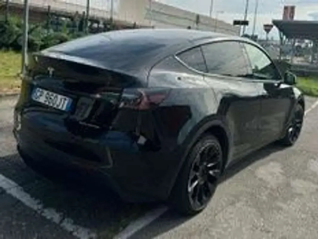 Usata Tesla Model Y 152 kW (208 CV) 2023 Nero SUV