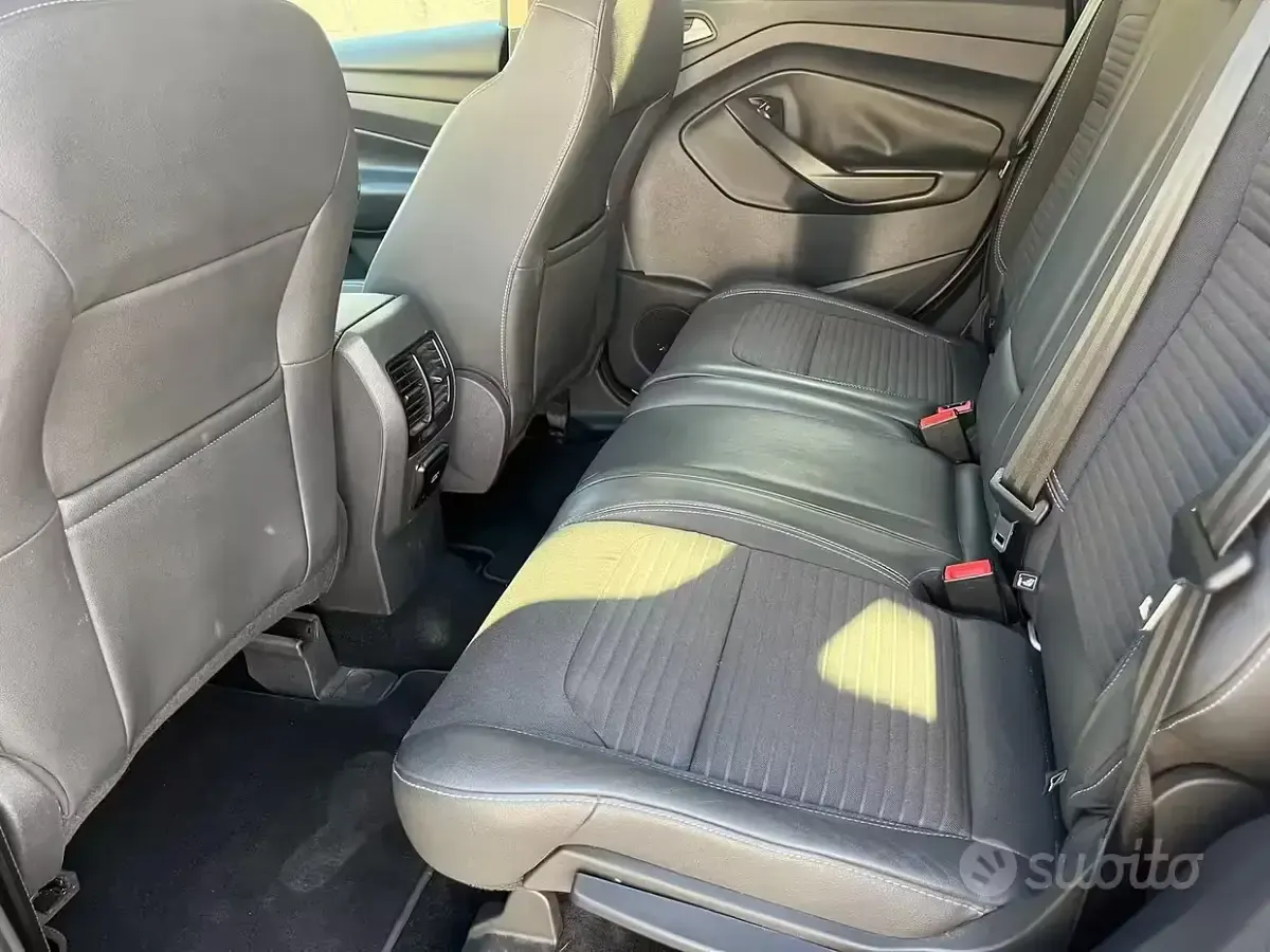 Usata Ford Kuga 120 CV (88 kW) 2018 Grigio SUV