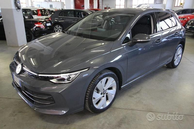 Usata VW Golf VIII Style 150 CV (110 kW) 2025 Grigio scuro Berlina