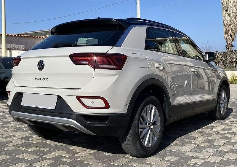 Usata VW T-Roc Life 110 CV (80 kW) 2022 Nero SUV