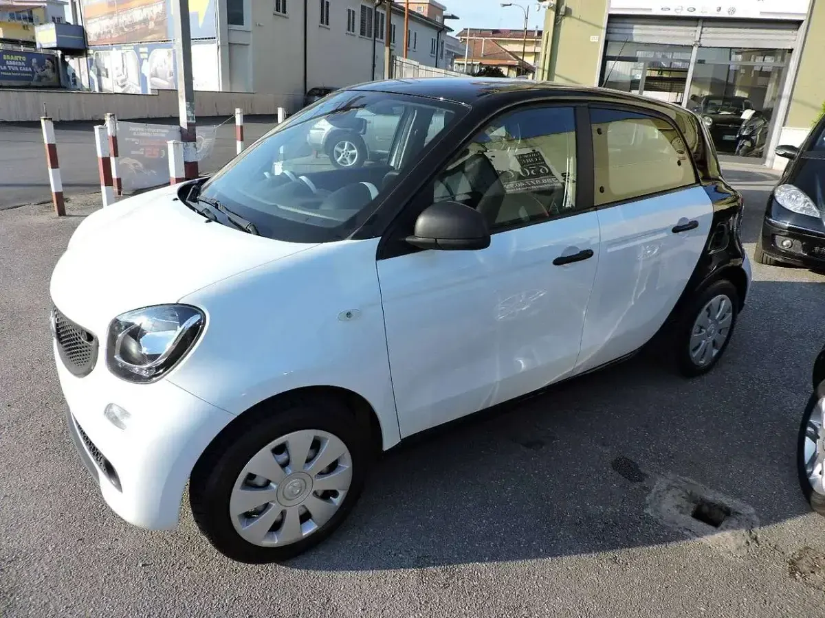 Usata Smart ForFour Passion 71 CV (52 kW) 2016 Bianca e nera Utilitaria