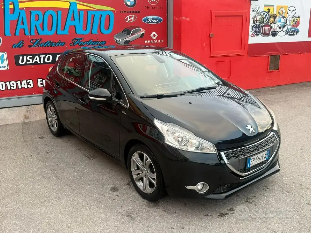 Usata Peugeot 208 Allure 82 CV (60 kW) 2013 Nero Utilitaria