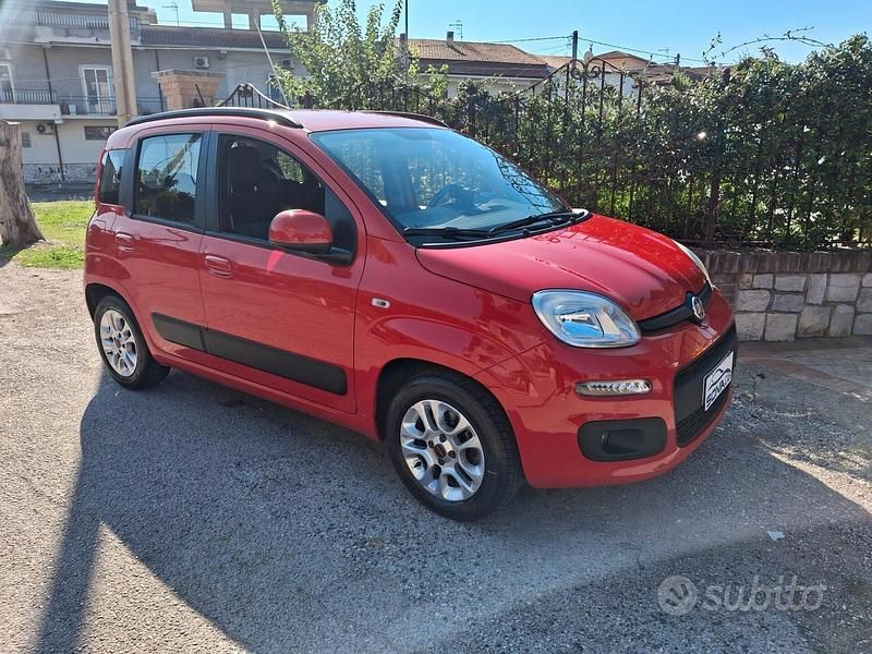 Usata Fiat Panda Lounge 69 CV (50 kW) 2020 Rosso Utilitaria