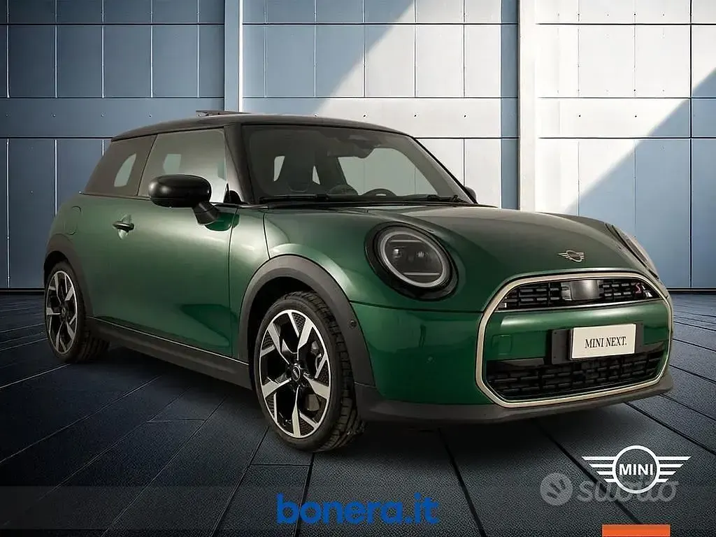 Usata Mini Cooper Favoured 204 CV (150 kW) 2024 Verde Utilitaria