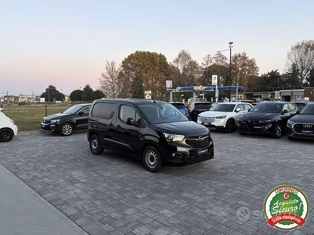 Usata Opel Combo 75 CV (55 kW) 2019 Nero Monovolume