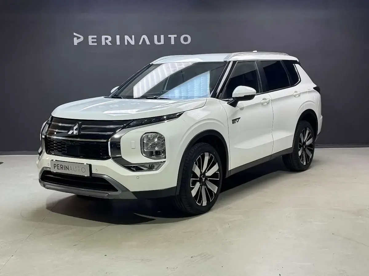 Nuova Mitsubishi Outlander P-HEV Intense 136 CV (100 kW) 2026 Bianco SUV